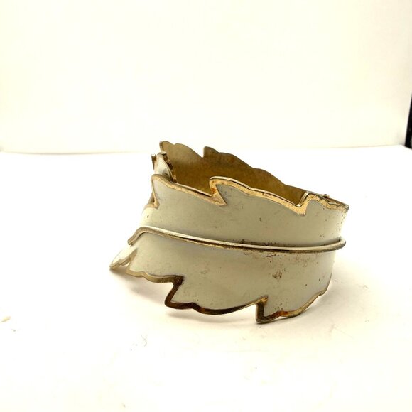 Vintage Cream Enamel Leaf Cuff Bracelet Hinged Gold Tone Statement Jewelry - Picture 2 of 7